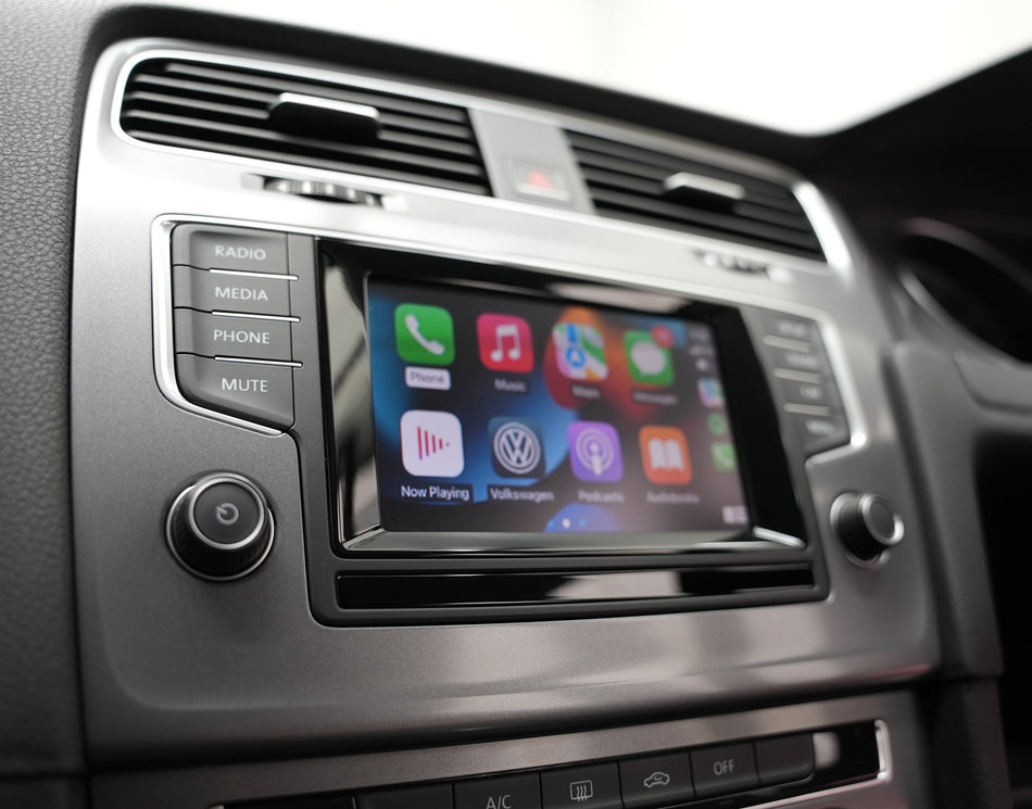 Volkswagen Golf Apple CarPlay + Android Auto Interface.