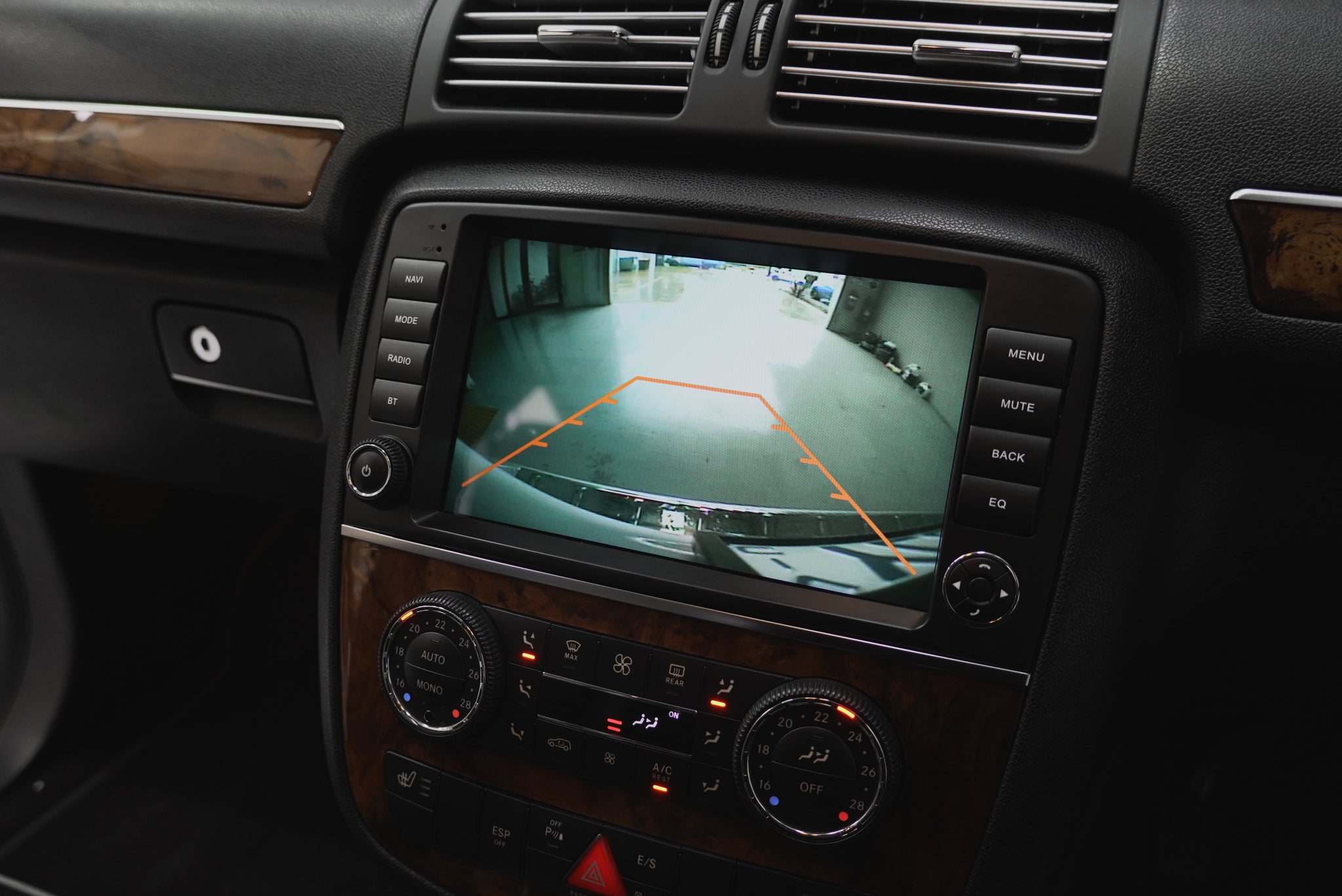 Benz Android Reverse Display Mercedes-Benz R-Class Android Replacement Screen. - The Fitting Bay